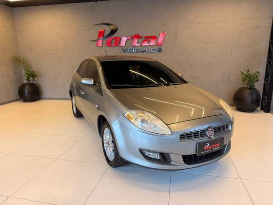 FIAT BRAVO 1.8 ESSENCE 16V FLEX 4P MANUAL FIAT BRAVO 1.8 ESSENCE 16V FLEX 4P MANUAL